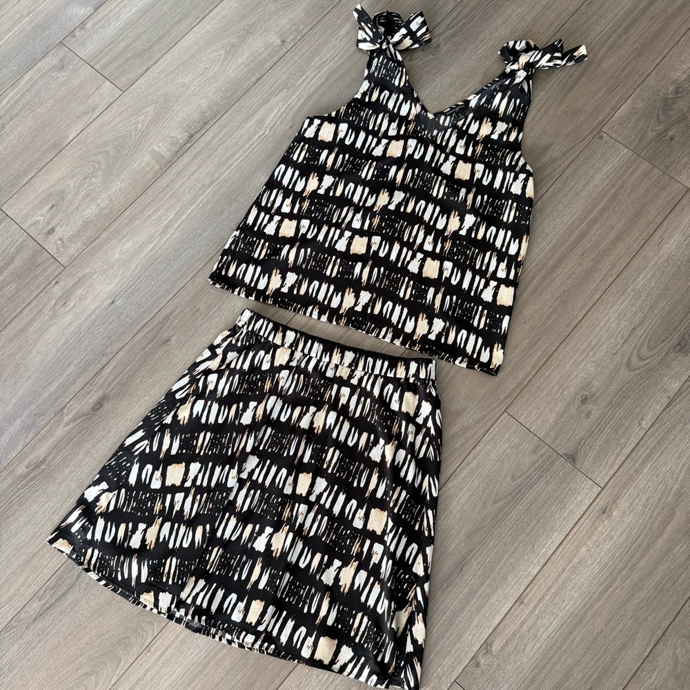 Banana Republic Fast Flippy Two Piece Set Tie Shoulder Top and Skirt Small - Picture 2 of 12